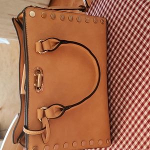 Dasein NWOT tan handbag with clutch.